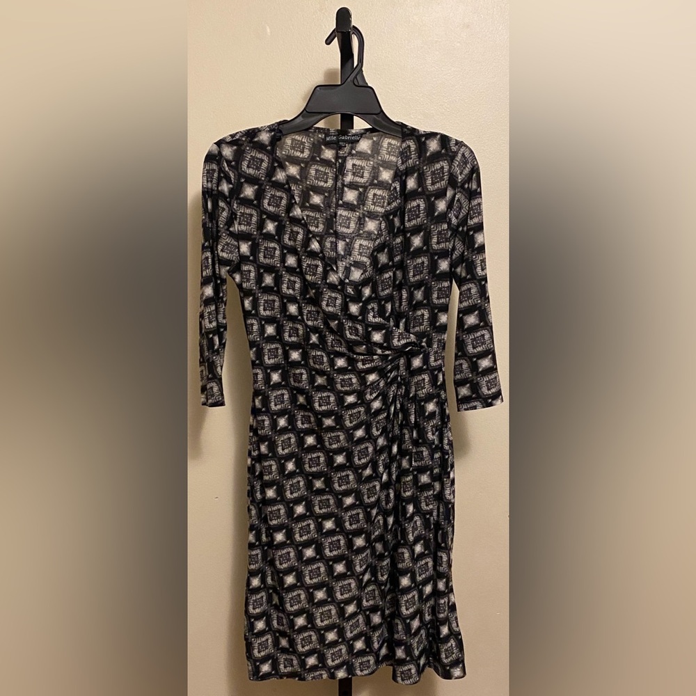 Mlle Gabrielle Black White Sheath Dress V-Neck 3/4 Sleeve Medium DONATED